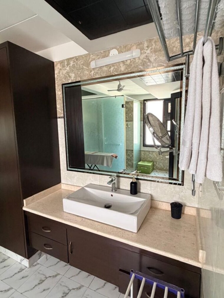Bathroom, south city 1  500 Sq.Yd. Villa In South City 1 Gurgaon 10762718