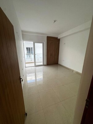 Room in 4 BHK Apartment at SS Linden, Sector 84 – for Rent