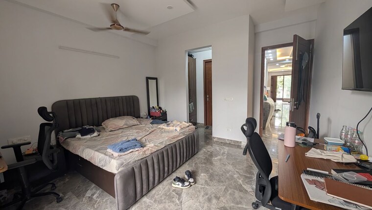 Bedroom, sector 50 3 Bedroom 280 Sq.Yd. Builder Floor In Sector 50 Gurgaon 10762744