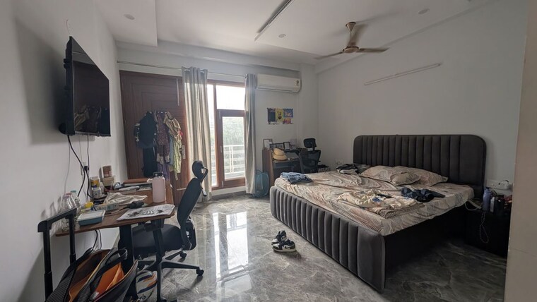 Bedroom, sector 50 3 Bedroom 280 Sq.Yd. Builder Floor In Sector 50 Gurgaon 10762744