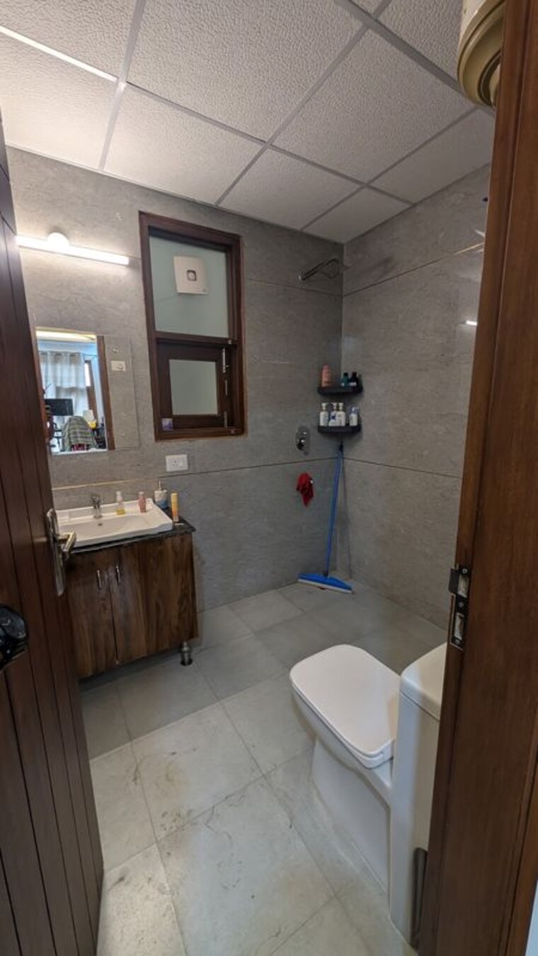 Bathroom, sector 50 3 Bedroom 280 Sq.Yd. Builder Floor In Sector 50 Gurgaon 10762744