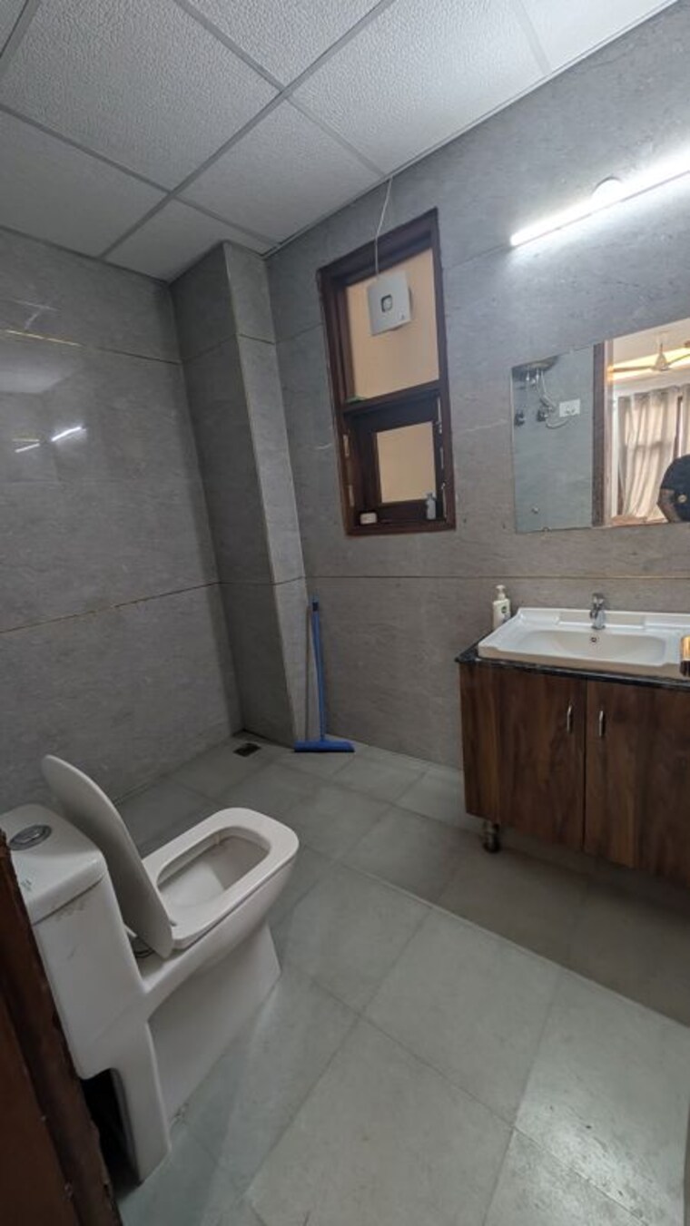 Bathroom, sector 50 3 Bedroom 280 Sq.Yd. Builder Floor In Sector 50 Gurgaon 10762744