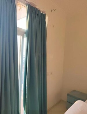 Room in 3 BHK Apartment at Omaxe The Palace, Gomti Nagar – for Rent