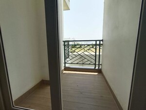 Room in 2.5 BHK Apartment at Central Park Flower Valley, Sohna Sector 33 – for Rent
