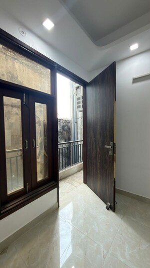 Room in 2 BHK Independent House at Saket – for Rent