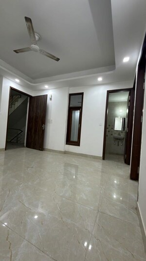 Room in 2 BHK Independent House at Saket – for Rent
