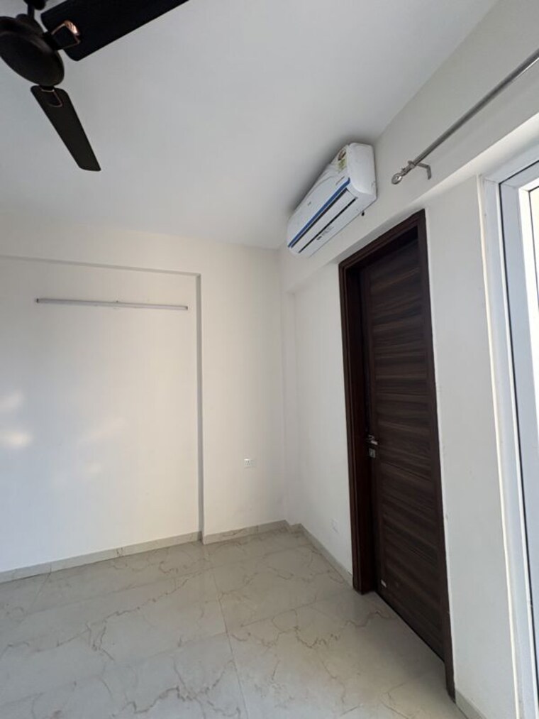 Room, smart-world-gems 2.5 Bedroom 1209 Sq.Ft. Apartment In Sector 89 Gurgaon 10762788