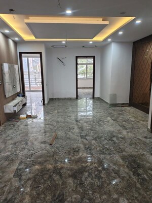 Room in 4 BHK Builder Floor at Sector 37 – for Sale