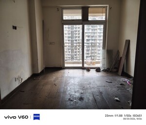 Room in 3 BHK Apartment at Mahagun Mywoods, Sector 16c Greater Noida – for Rent