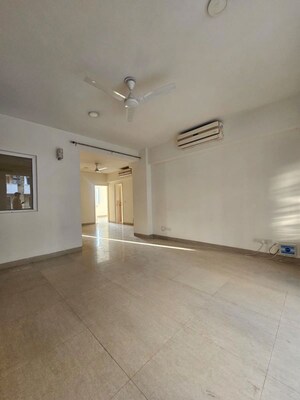 Room in 3 BHK Apartment at Emaar Emerald Floors Premier, Sector 65 – for Rent