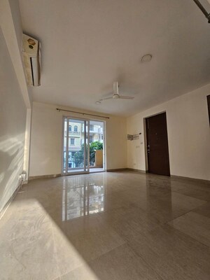 Room in 3 BHK Apartment at Emaar Emerald Floors Premier, Sector 65 – for Rent