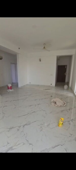 Room in 3 BHK Apartment at Pioneer Park Phase 1, Sector 61 – for Sale
