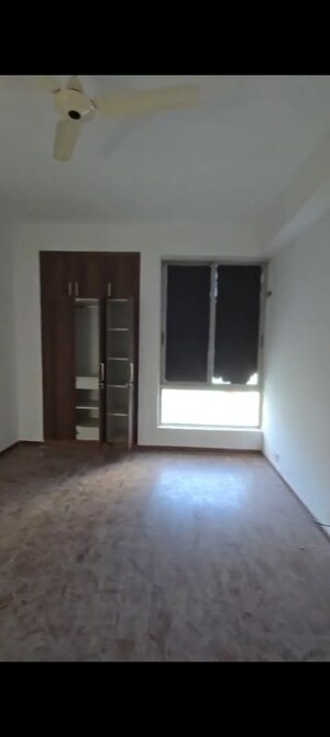 Room in 3 BHK Apartment at Pioneer Park Phase 1, Sector 61 – for Sale