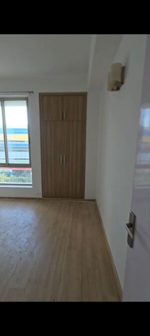 Room in 3 BHK Apartment at Pioneer Park Phase 1, Sector 61 – for Sale