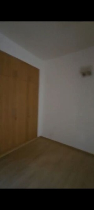 Room in 3 BHK Apartment at Pioneer Park Phase 1, Sector 61 – for Sale