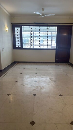 Room in 3 BHK Builder Floor at Palam Vihar Residents Association, Palam Vihar – for Rent