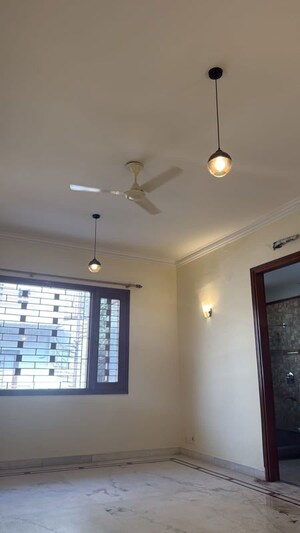 Room in 3 BHK Builder Floor at Palam Vihar Residents Association, Palam Vihar – for Rent