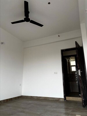 Room in 2 BHK Apartment at Palm Marina Suites, Nh 24 – for Sale