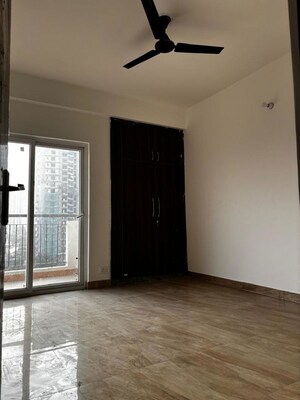 Room in 2 BHK Apartment at Palm Marina Suites, Nh 24 – for Sale