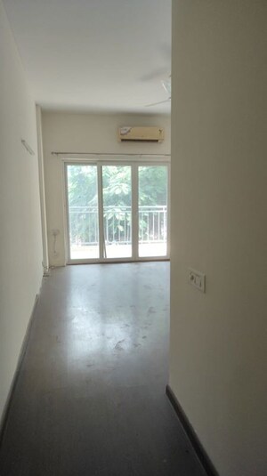 Room in 3 BHK Apartment at Unitech Uniworld Gardens 2, Sector 47 – for Rent