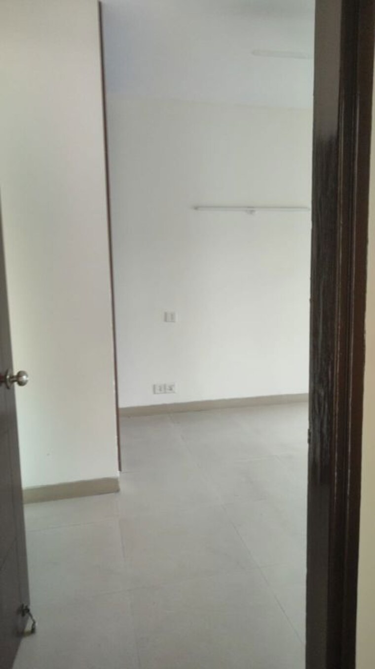 Room, unitech-uniworld-gardens-2 3 Bedroom 1355 Sq.Ft. Apartment In Sector 47 Gurgaon 10762886