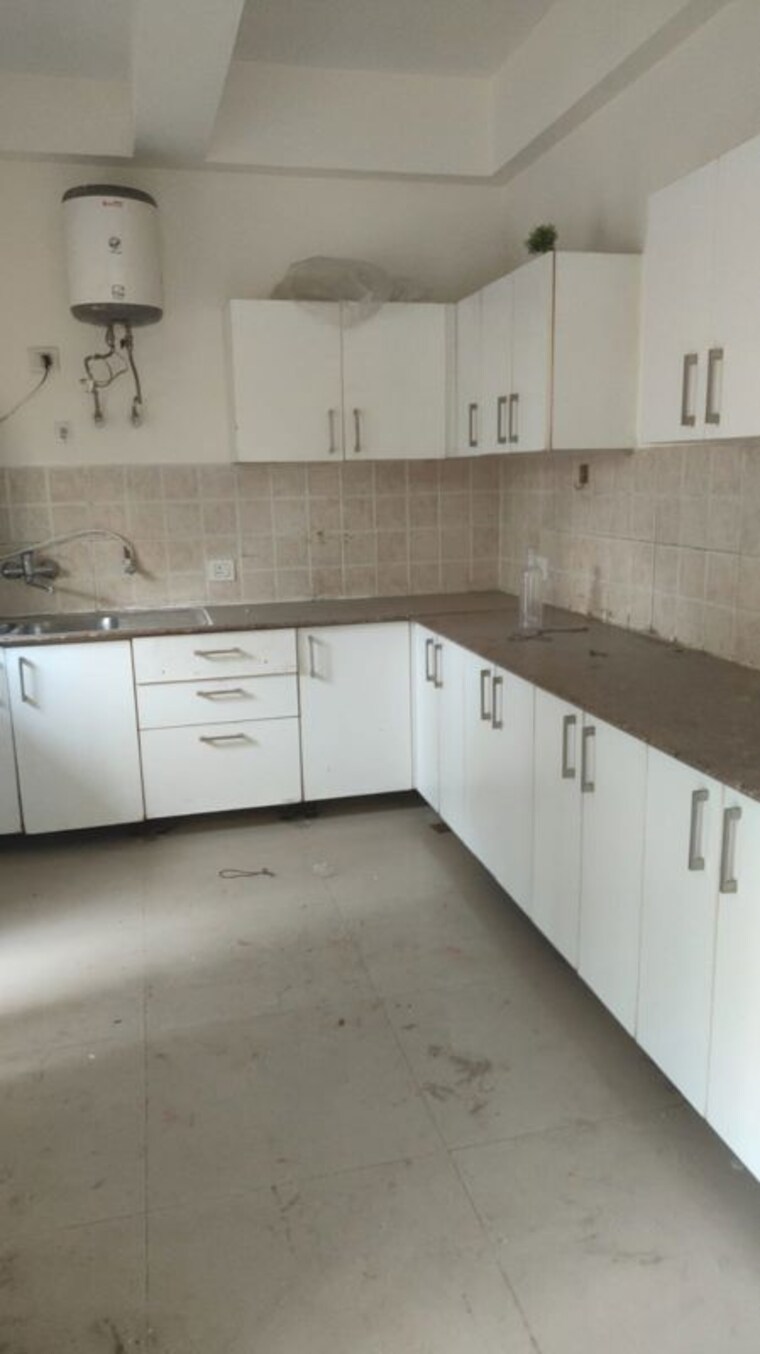Kitchen, unitech-uniworld-gardens-2 3 Bedroom 1355 Sq.Ft. Apartment In Sector 47 Gurgaon 10762886
