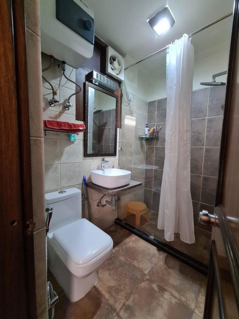 Bathroom, cghs-hewo-apartments 3 Bedroom 1430 Sq.Ft. Apartment In Sector 56 Gurgaon 10762902
