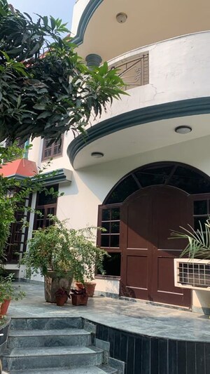 6+ BHK Villa – Exterior View View at Sector 26 - for Sale