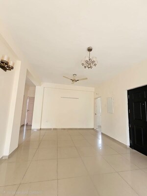 Room in 3.5 BHK Apartment at Emaar Emerald Estate, Sector 65 – for Rent