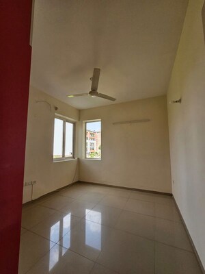 Room in 3.5 BHK Apartment at Emaar Emerald Estate, Sector 65 – for Rent