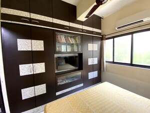 Room in 1.5 BHK Apartment at Mahaprabhu CHS, Malad West – for Rent