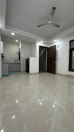 Room in 2 BHK Builder Floor at Saket – for Rent