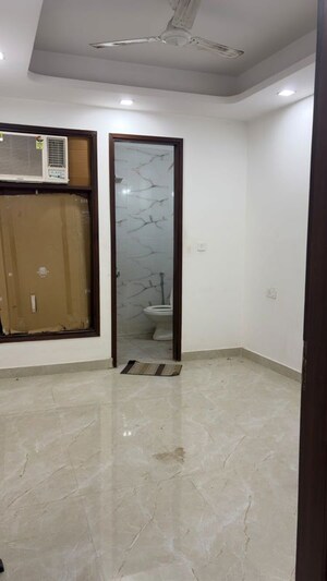 Room in 2 BHK Builder Floor at Saket – for Rent