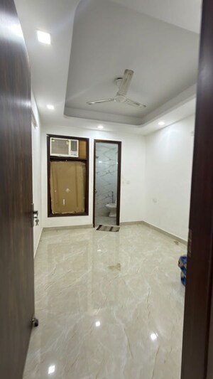 Room in 2 BHK Builder Floor at Saket – for Rent