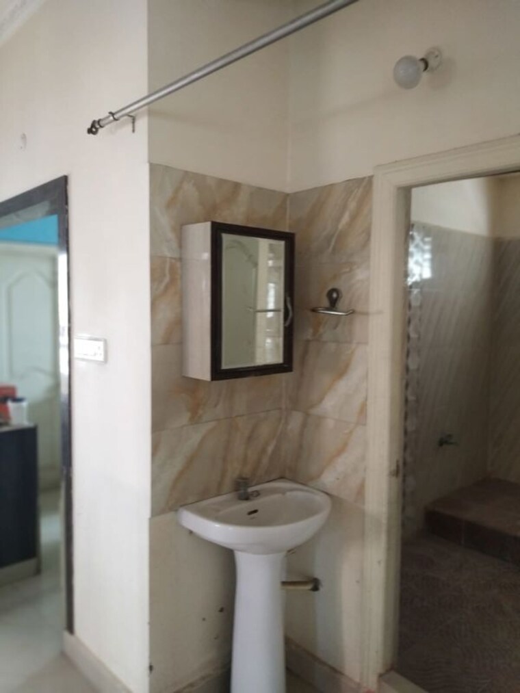 Bathroom, gowra-palm-breeze-apartment 3 Bedroom 1450 Sq.Ft. Apartment In Manikonda Hyderabad 10762938
