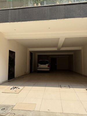 Building Lobby in 3 BHK Builder Floor at BPTP District Phase 2, Sector 84 – for Sale