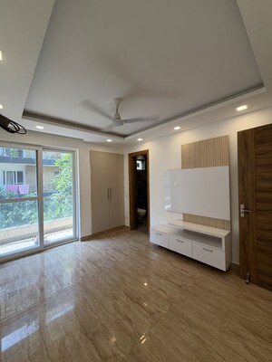 Room in 3 BHK Builder Floor at BPTP District Phase 2, Sector 84 – for Sale