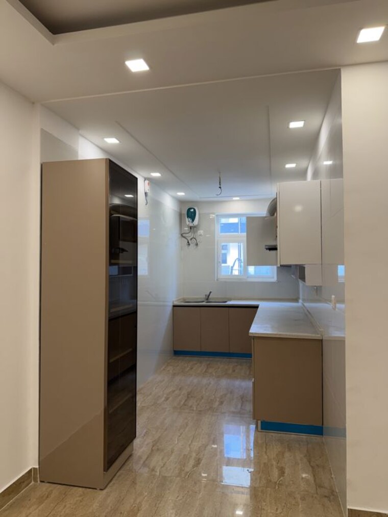 Kitchen, bptp-district-phase-2 3 Bedroom 145 Sq.Yd. Builder Floor In Sector 84 Faridabad 10762932