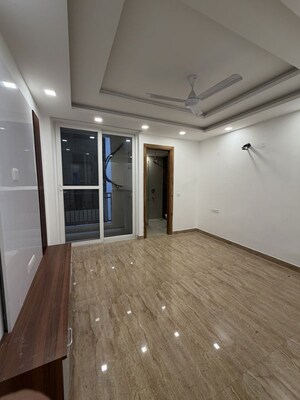 Room in 3 BHK Builder Floor at BPTP District Phase 2, Sector 84 – for Sale