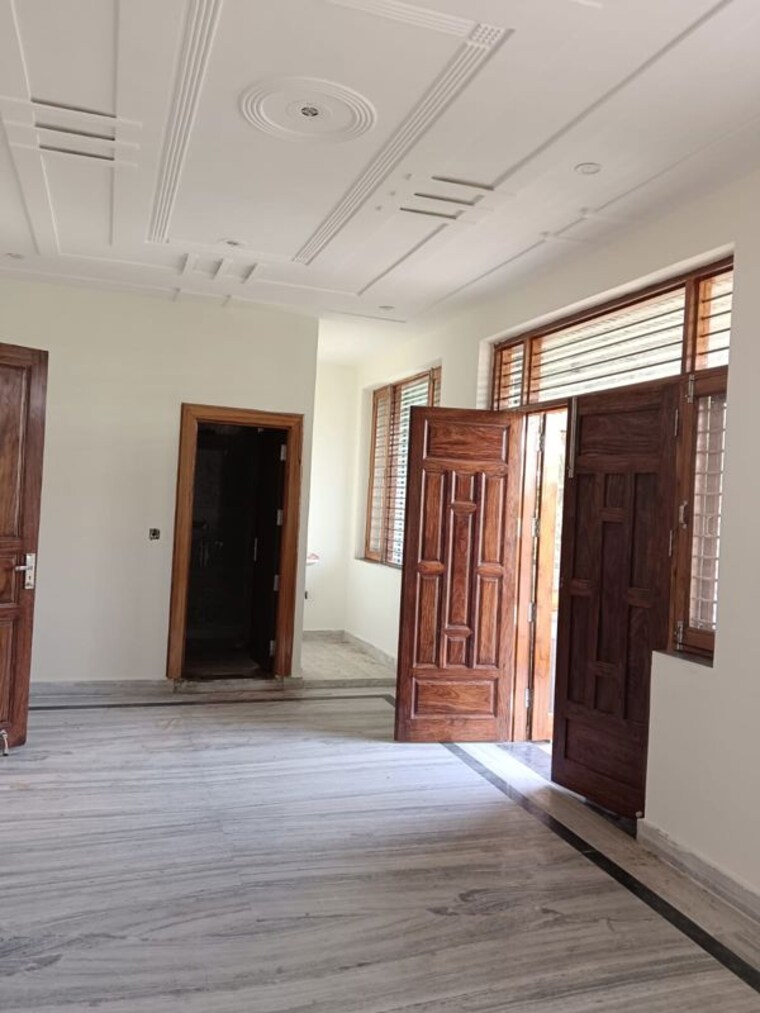 undefined, sector swarn nagri 4 Bedroom 200 Sq.Yd. Independent House In Sector Swarn Nagri Greater Noida 10762948