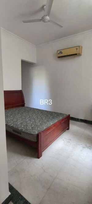 Bedroom in 3 BHK Builder Floor at Sector 27 – for Rent