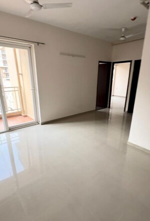 Room in 2.5 BHK Apartment at Mahagun Mywoods, Sector 16c Greater Noida – for Rent