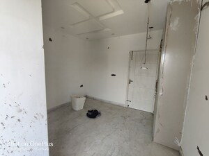 Room in 3 BHK Builder Floor at Green Fields Colony – for Rent