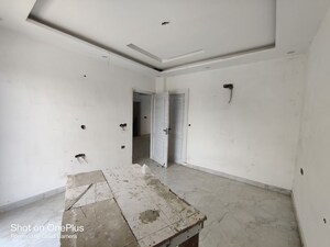 Room in 3 BHK Builder Floor at Green Fields Colony – for Rent