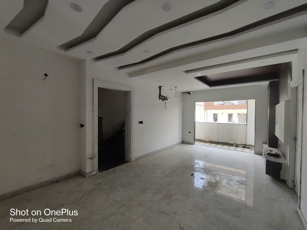 Room in 3 BHK Builder Floor at Green Fields Colony – for Rent