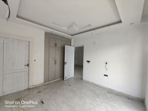 Room in 3 BHK Builder Floor at Green Fields Colony – for Rent