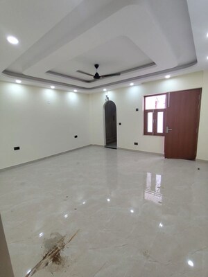 Room in 2 BHK Builder Floor at Green Fields Colony – for Rent