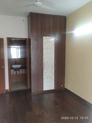Room in 2 BHK Apartment at Mahagun Mywoods, Sector 16c Greater Noida – for Rent