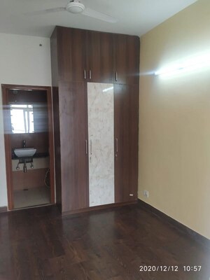 2 BHK Apartment For Rent in Mahagun Mywoods, Sector 16c Greater Noida