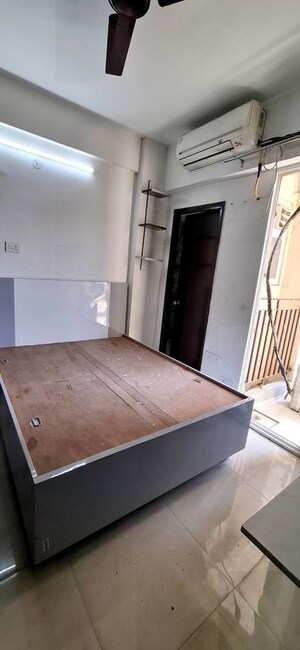 Room in 2 BHK Apartment at Signature Global The Millennia, Sector 37d – for Rent